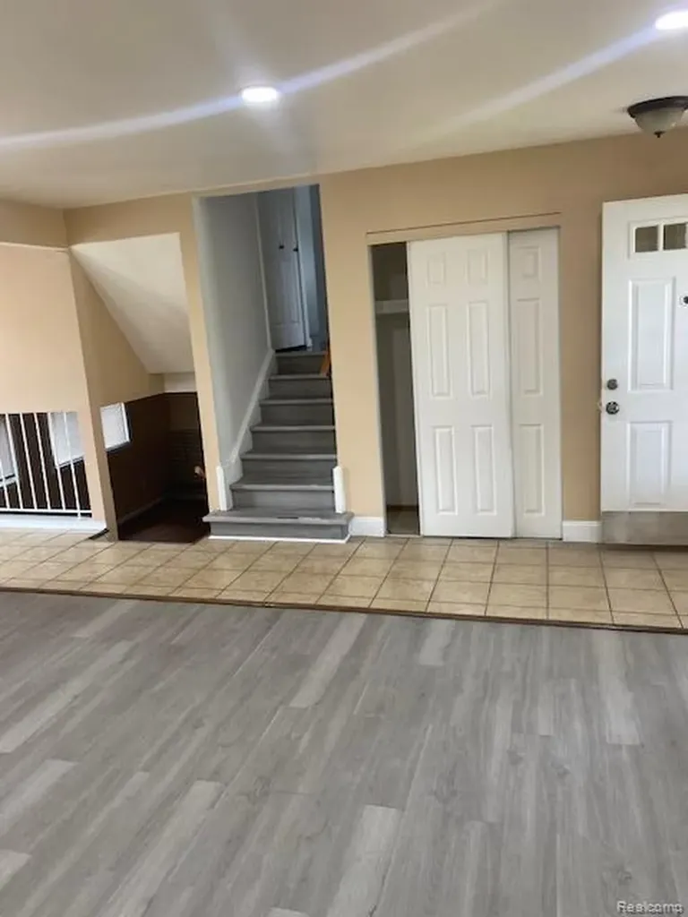 32430 Tecla Drive Warren City MI 48088
