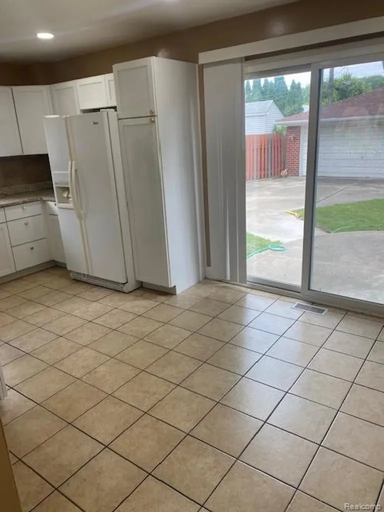 32430 Tecla Drive Warren City MI 48088