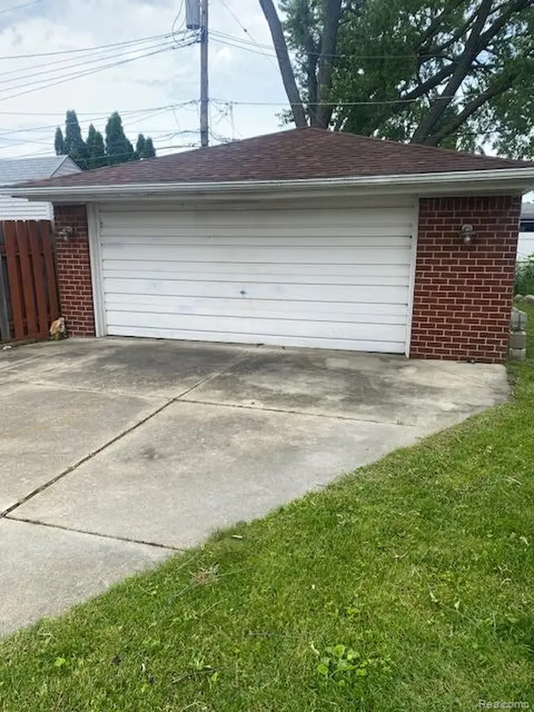 32430 Tecla Drive Warren City MI 48088
