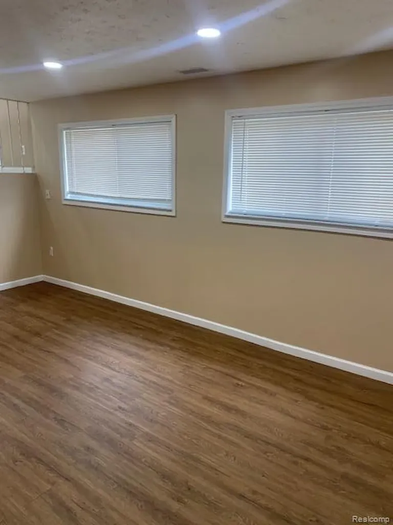 32430 Tecla Drive Warren City MI 48088