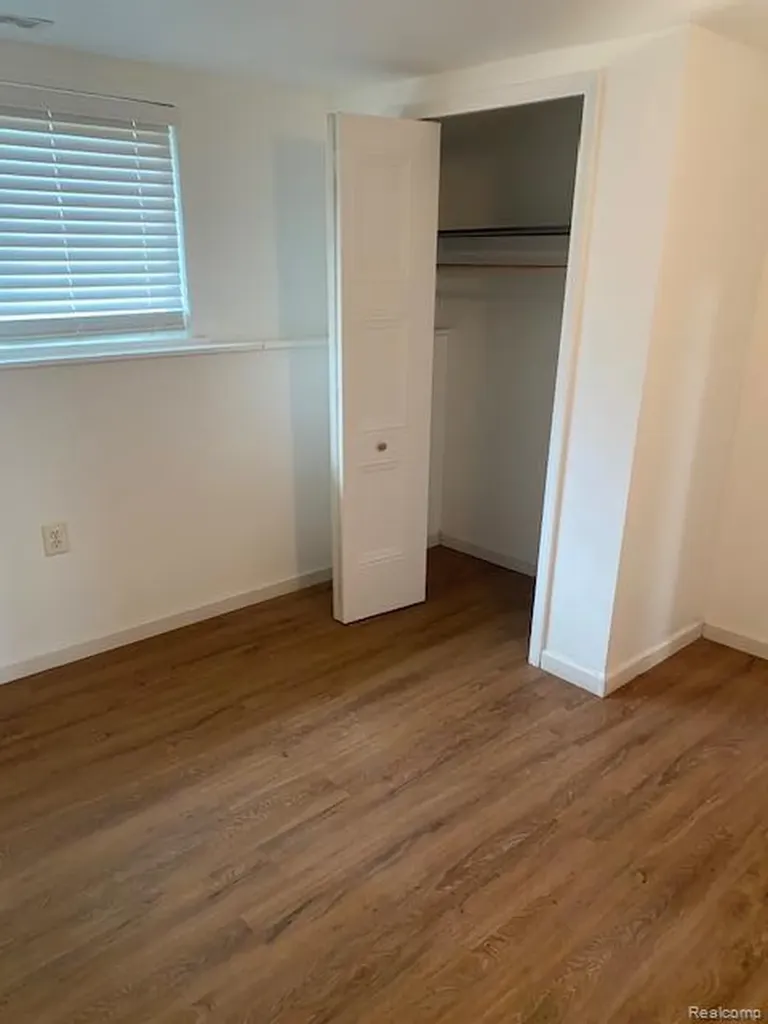 32430 Tecla Drive Warren City MI 48088