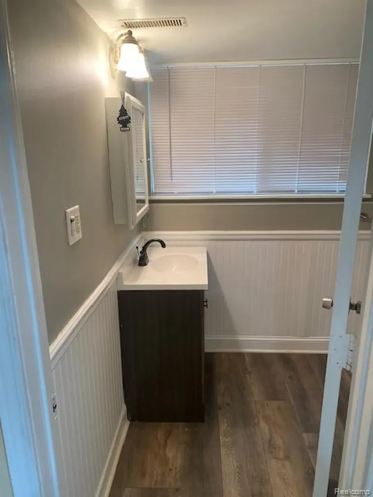32430 Tecla Drive Warren City MI 48088