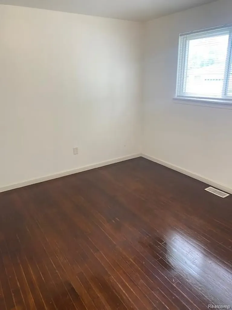 32430 Tecla Drive Warren City MI 48088