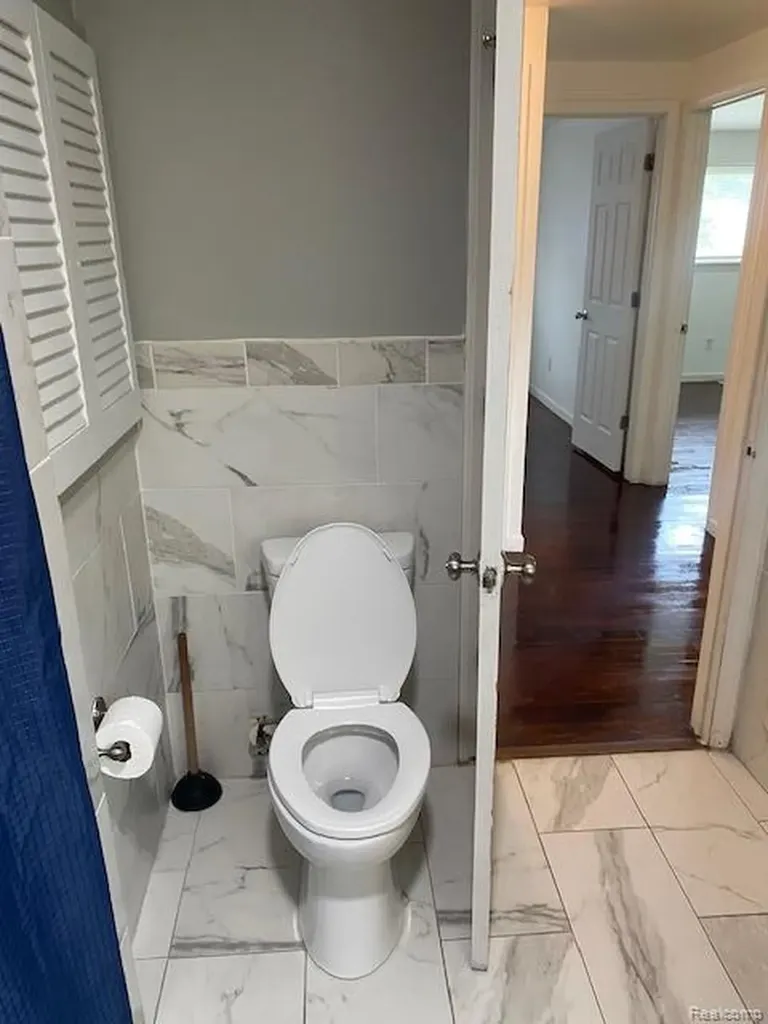 32430 Tecla Drive Warren City MI 48088