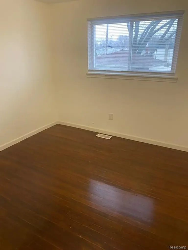 32430 Tecla Drive Warren City MI 48088