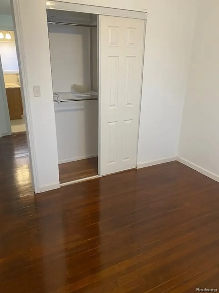 32430 Tecla Drive Warren City MI 48088