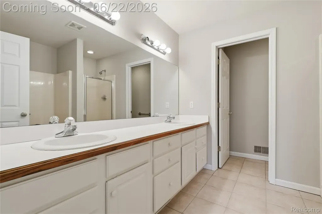 8091 Prestonwood Court Flushing Charter Township MI 48433