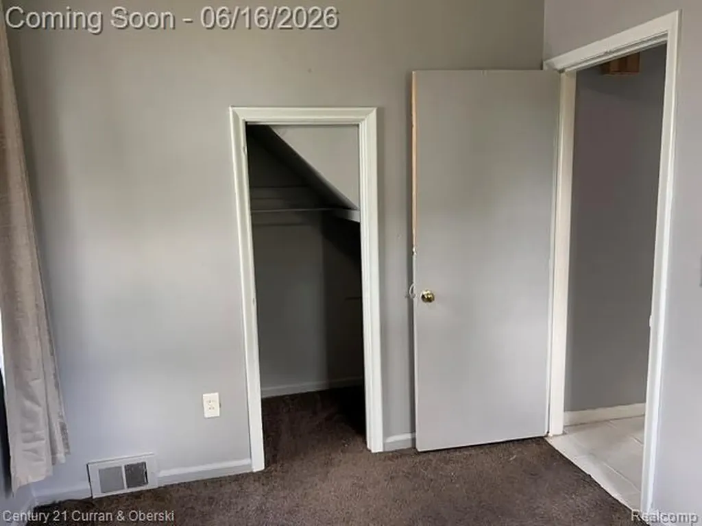 5727 Merriman Road Garden City City MI 48135