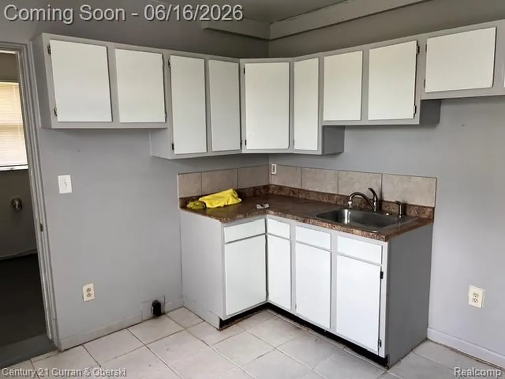 5727 Merriman Road Garden City City MI 48135