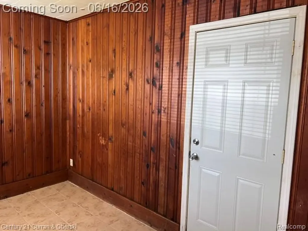 5727 Merriman Road Garden City City MI 48135