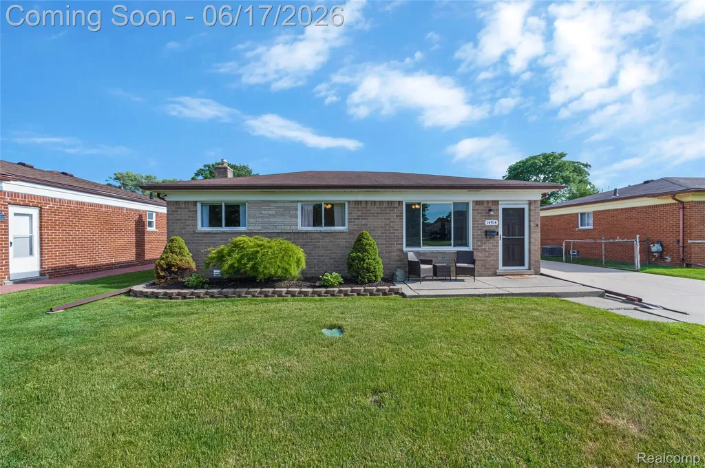 14914 Jenny Drive Warren City MI 48088