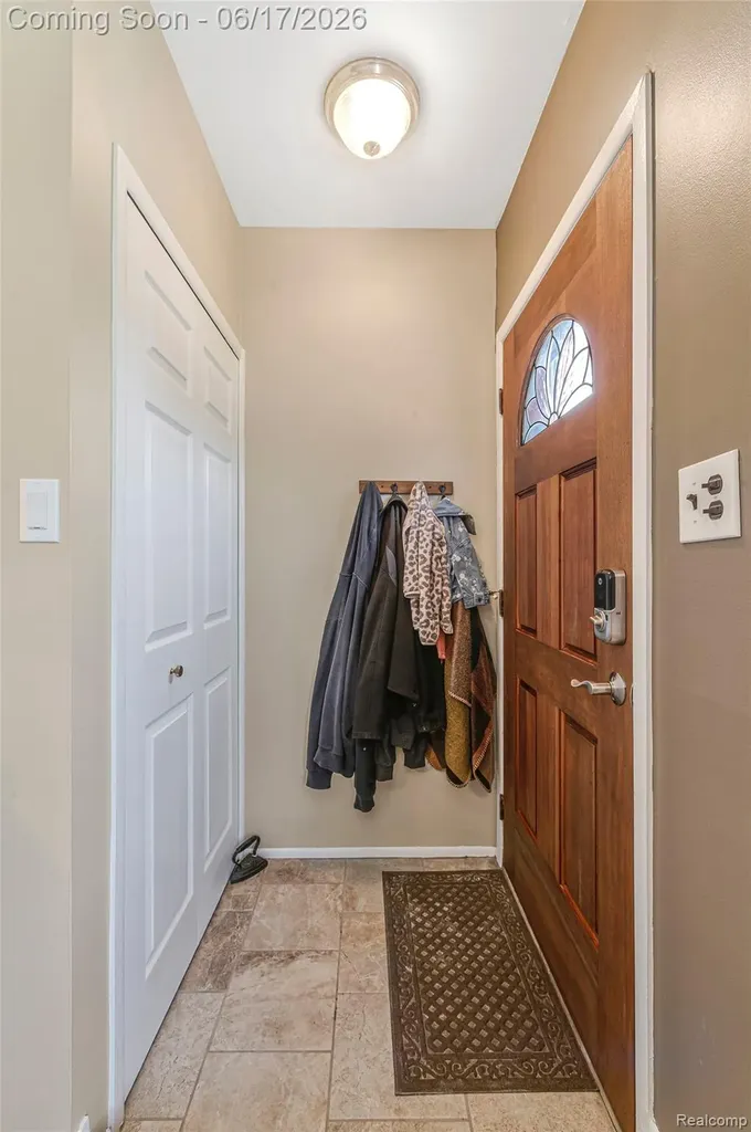 14914 Jenny Drive Warren City MI 48088