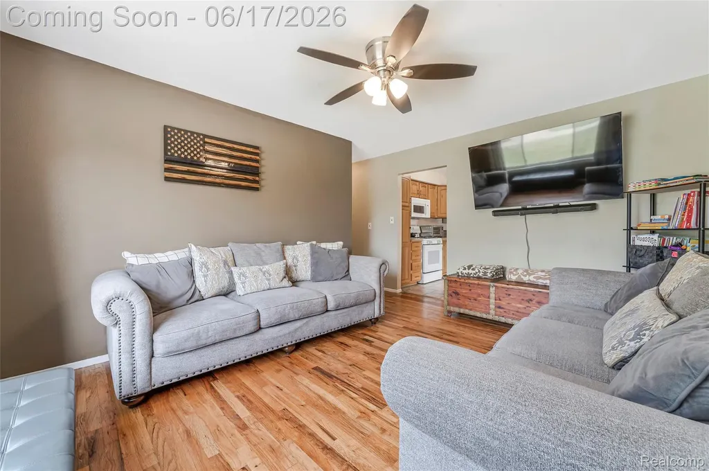 14914 Jenny Drive Warren City MI 48088