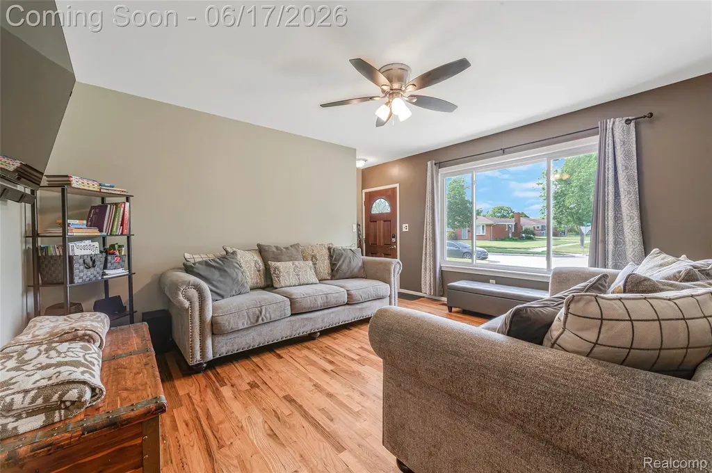 14914 Jenny Drive Warren City MI 48088