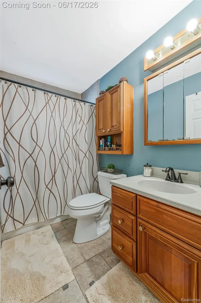 14914 Jenny Drive Warren City MI 48088
