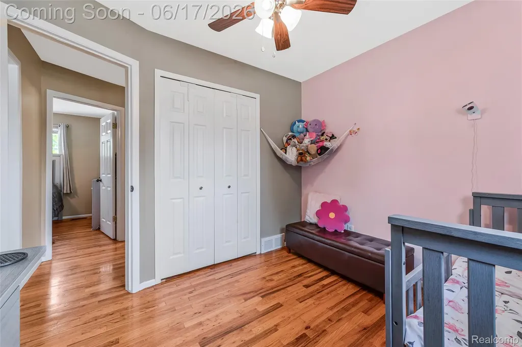 14914 Jenny Drive Warren City MI 48088