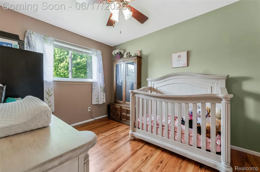 14914 Jenny Drive Warren City MI 48088