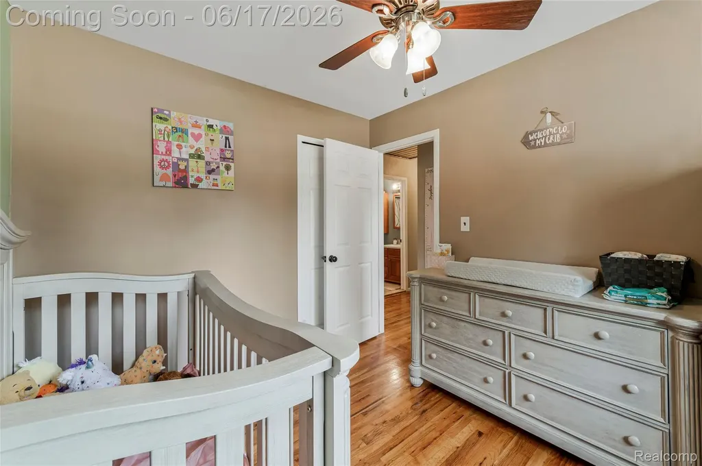 14914 Jenny Drive Warren City MI 48088