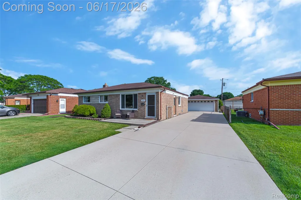 14914 Jenny Drive Warren City MI 48088