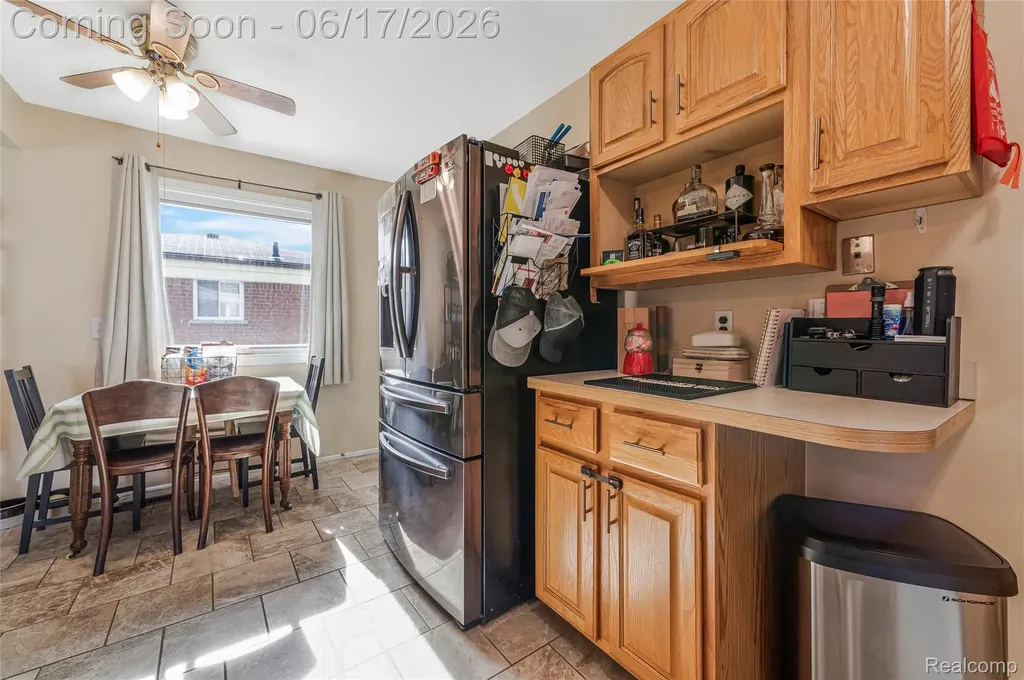 14914 Jenny Drive Warren City MI 48088