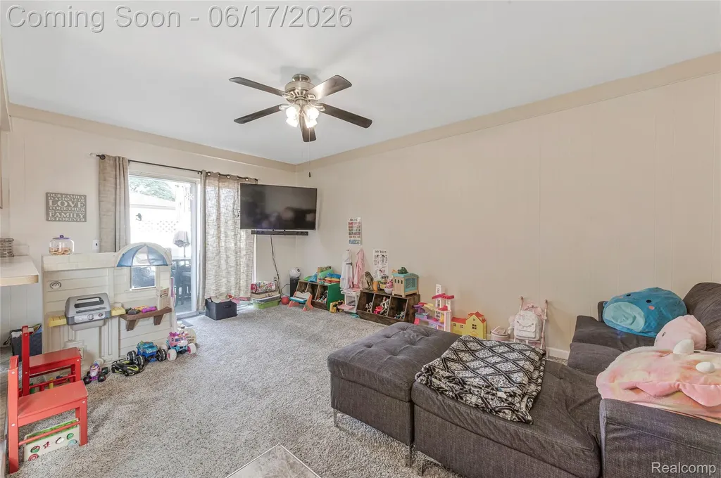 14914 Jenny Drive Warren City MI 48088