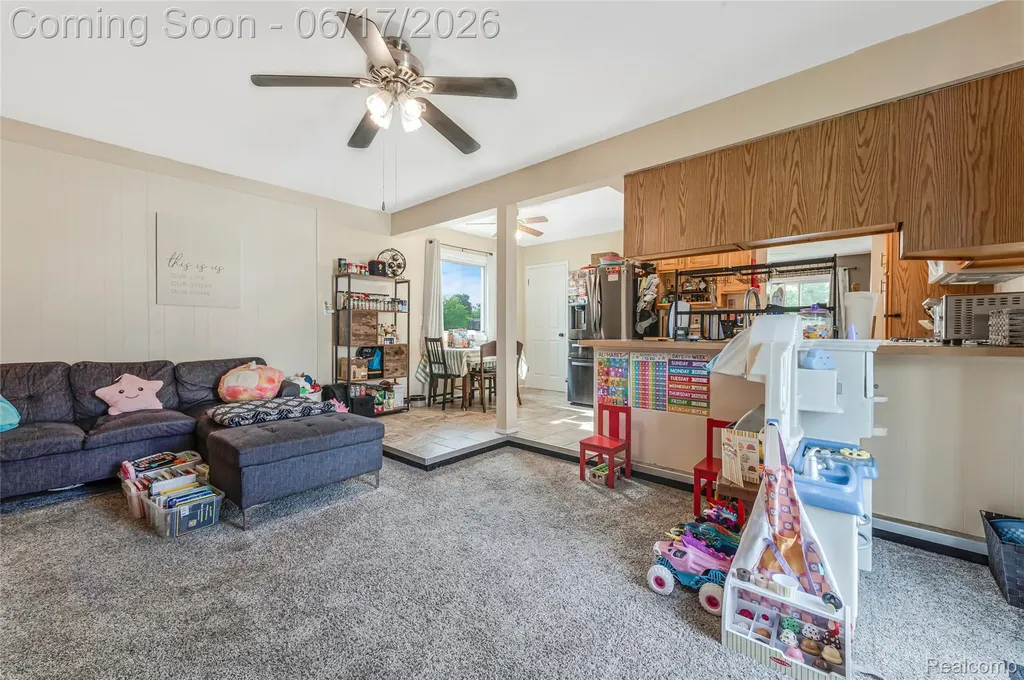 14914 Jenny Drive Warren City MI 48088