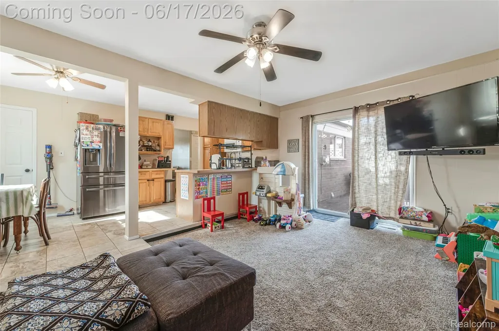 14914 Jenny Drive Warren City MI 48088