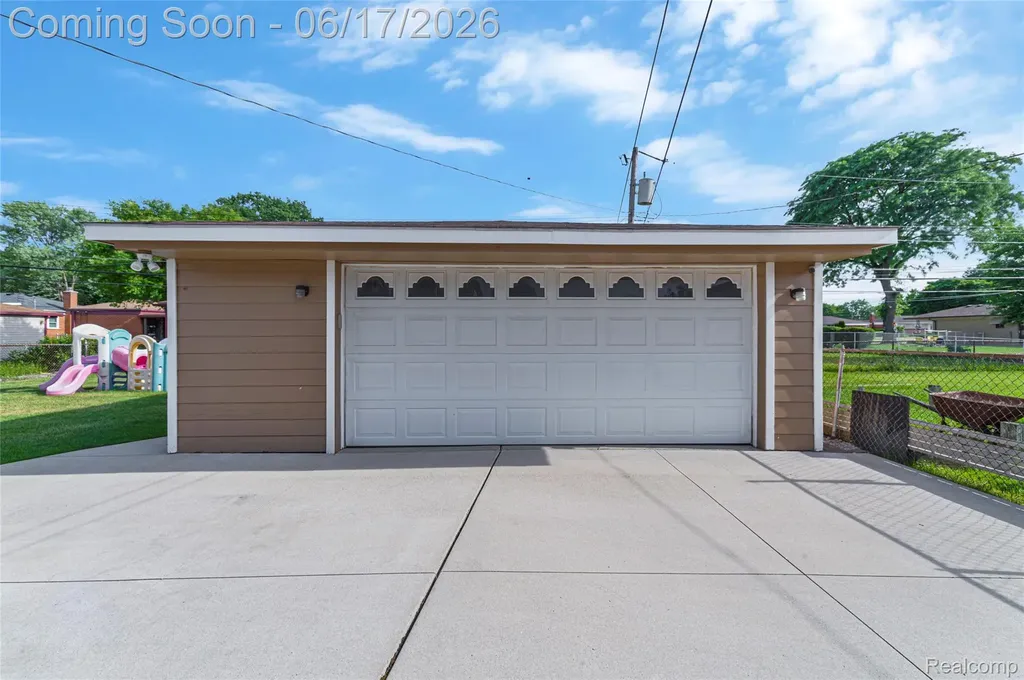 14914 Jenny Drive Warren City MI 48088