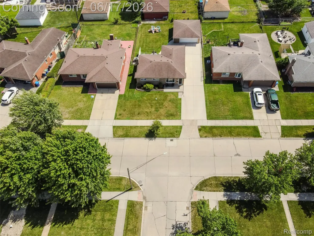 14914 Jenny Drive Warren City MI 48088