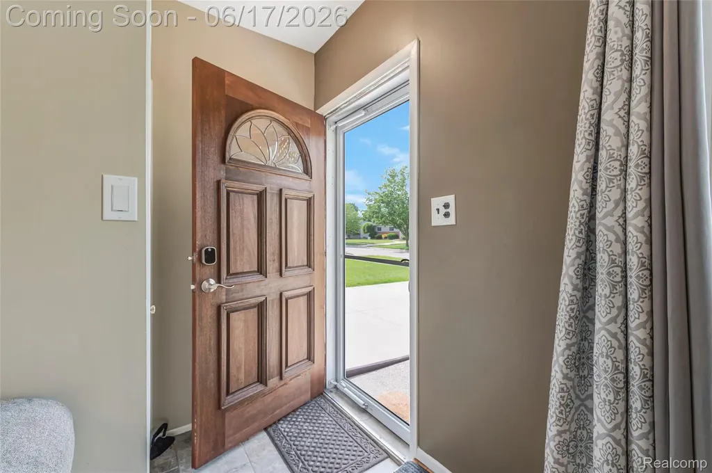 14914 Jenny Drive Warren City MI 48088