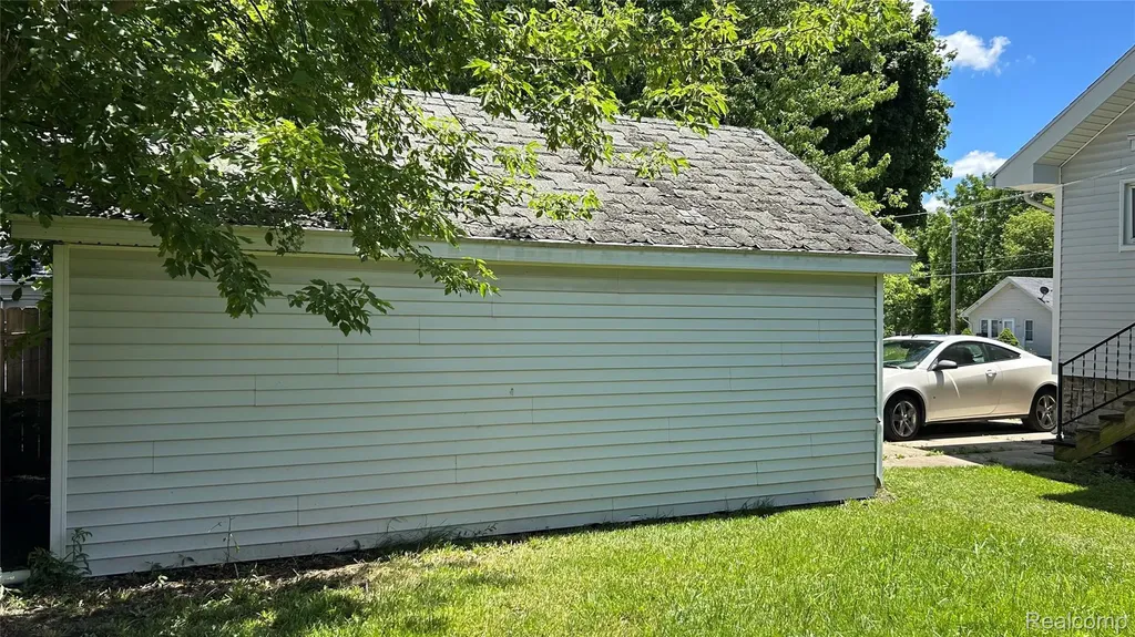2202 Brown Street Flint City MI 48503