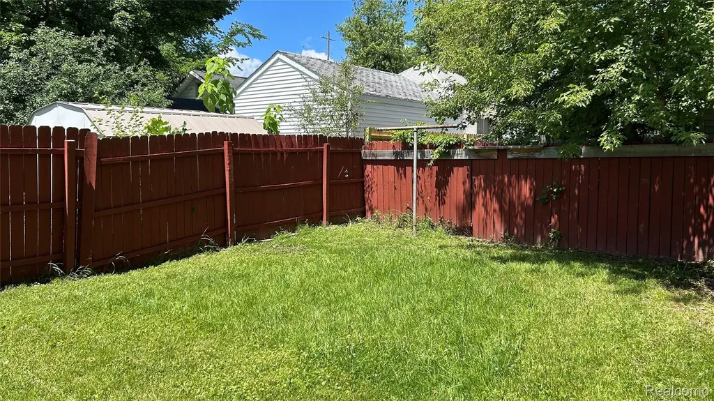 2202 Brown Street Flint City MI 48503