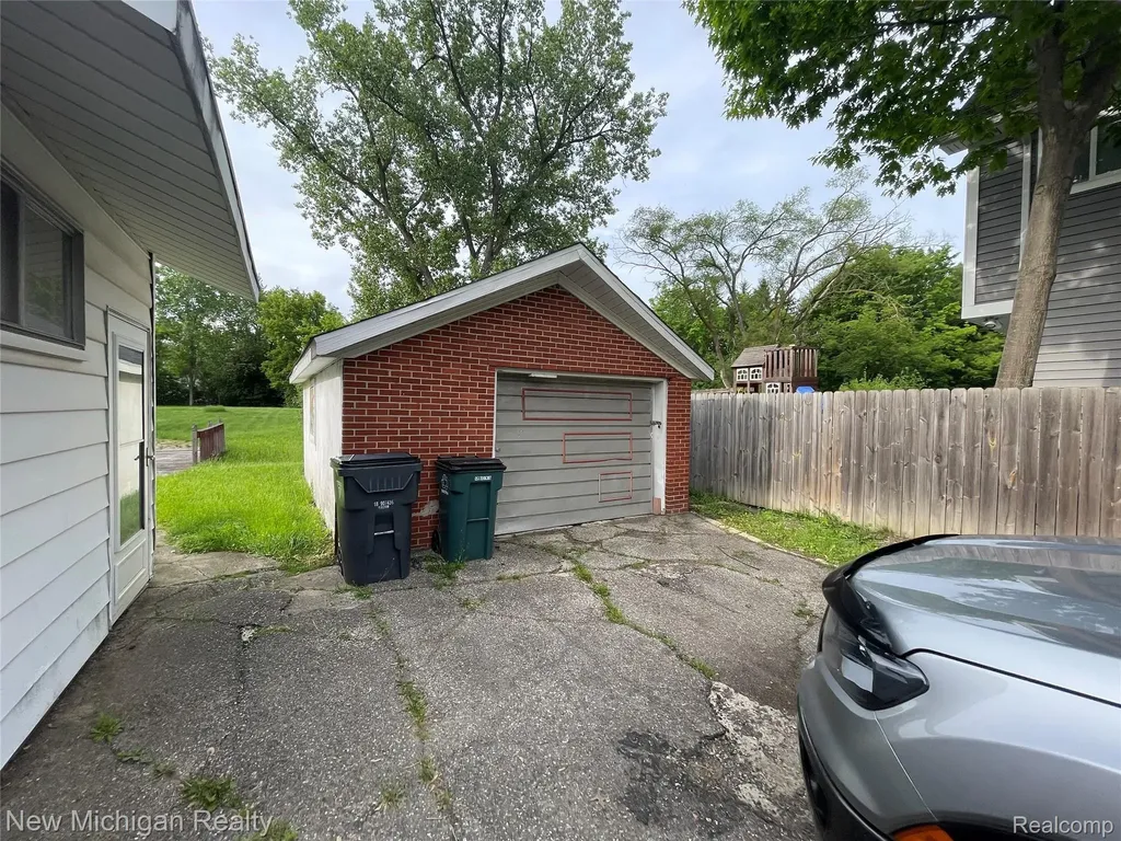 2811 Wisconsin Road Troy City MI 48083