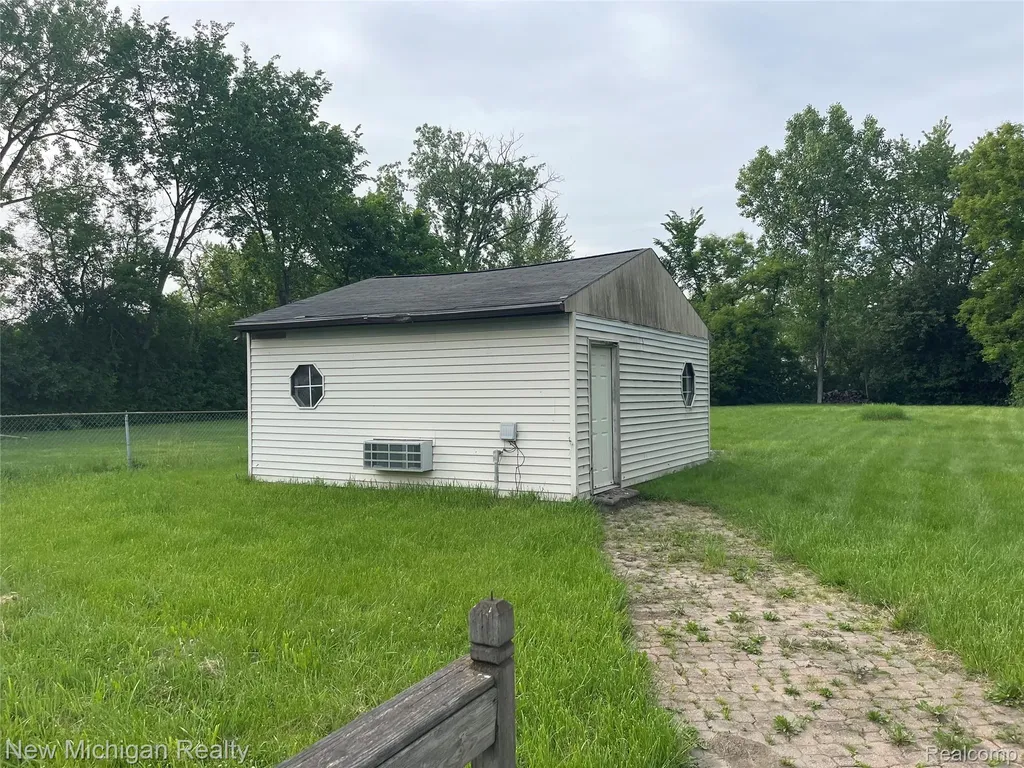 2811 Wisconsin Road Troy City MI 48083