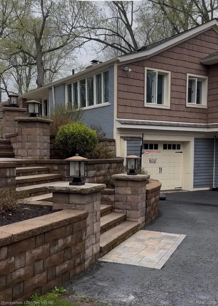 47665 Walnut Tree Lane Plymouth Charter Township MI 48170