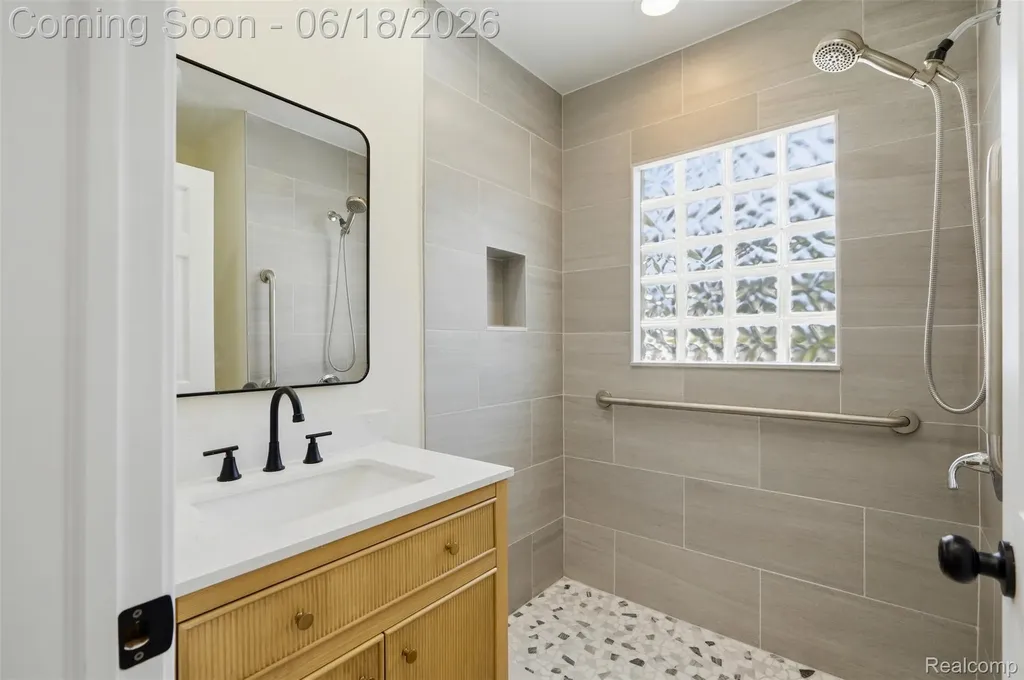 3829 W Auburn Road Rochester Hills City MI 48309