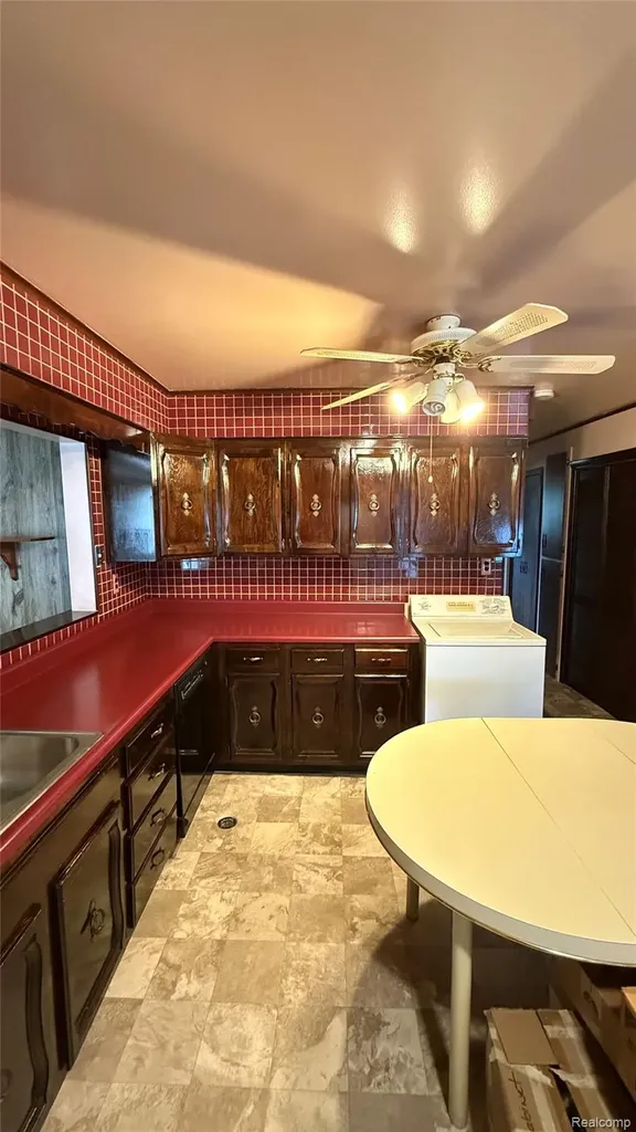 17009 Arlington Avenue Allen Park City MI 48101