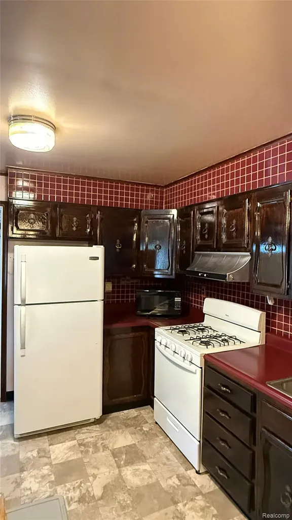 17009 Arlington Avenue Allen Park City MI 48101
