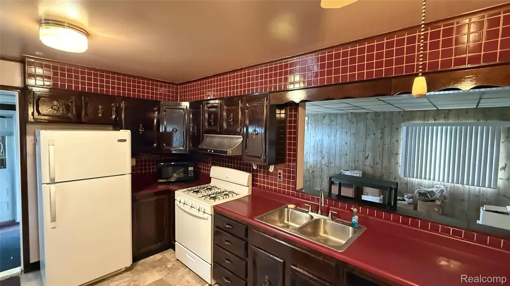 17009 Arlington Avenue Allen Park City MI 48101