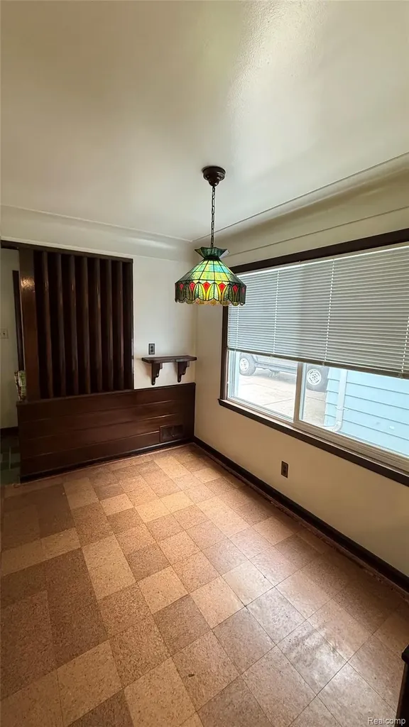 17009 Arlington Avenue Allen Park City MI 48101