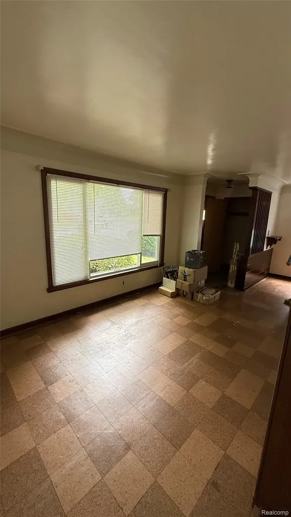 17009 Arlington Avenue Allen Park City MI 48101