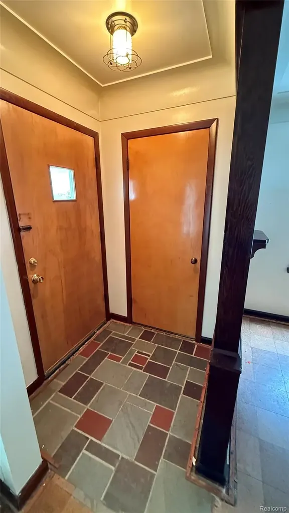 17009 Arlington Avenue Allen Park City MI 48101