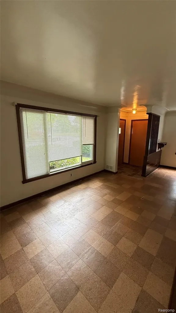 17009 Arlington Avenue Allen Park City MI 48101