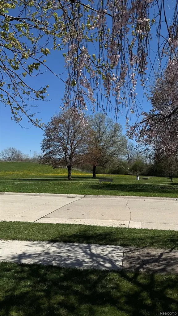 17009 Arlington Avenue Allen Park City MI 48101