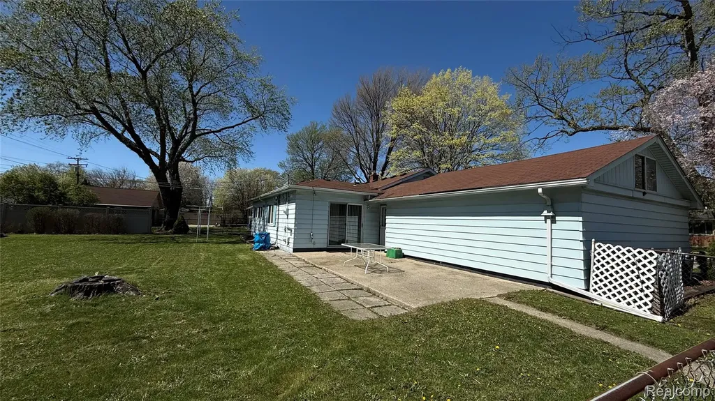 17009 Arlington Avenue Allen Park City MI 48101