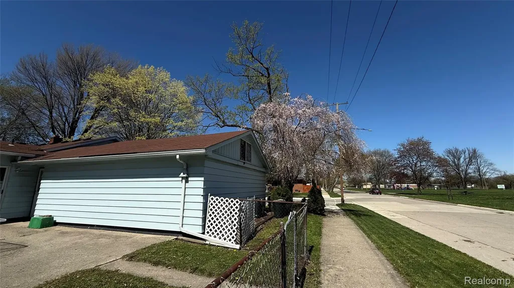 17009 Arlington Avenue Allen Park City MI 48101