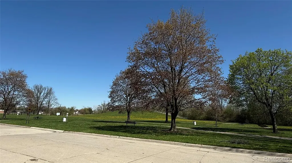 17009 Arlington Avenue Allen Park City MI 48101