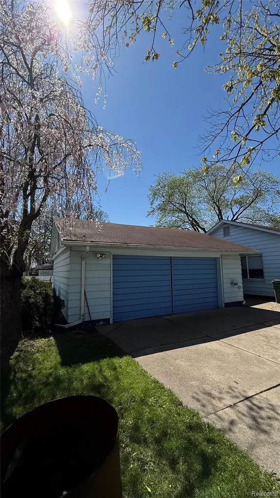 17009 Arlington Avenue Allen Park City MI 48101