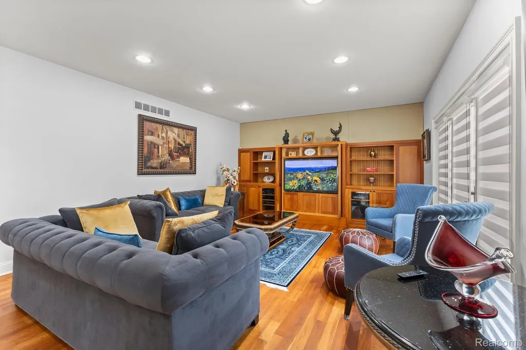 21480 Lujon Court Northville City MI 48167