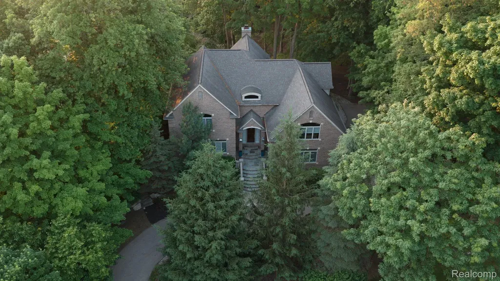 21480 Lujon Court Northville City MI 48167